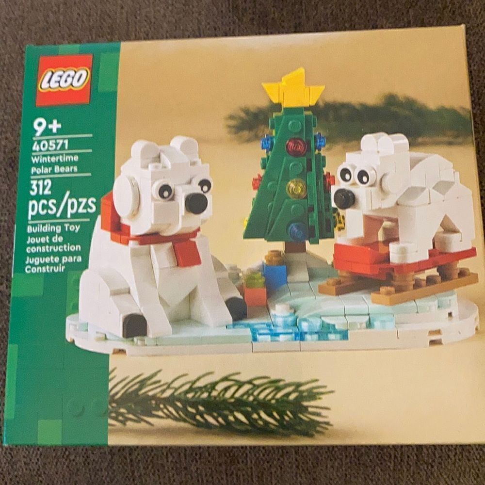 Lego 40571. Wintertime Polar Bears. New. Sealed box. Collectible.
